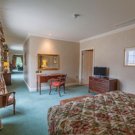 Luton Hoo Hotel, Golf And Spa Εξωτερικό φωτογραφία A bedroom at the hotel