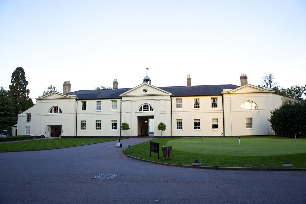 Luton Hoo Hotel, Golf And Spa Εξωτερικό φωτογραφία The Stable, the main entrance to the Royal Lodge