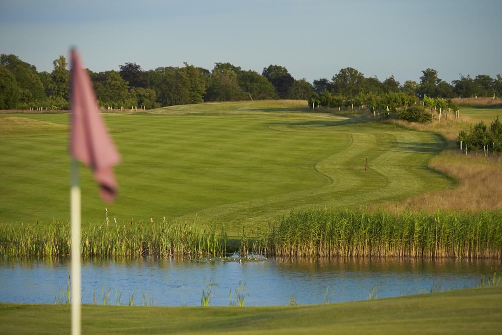 Luton Hoo Hotel, Golf And Spa Εξωτερικό φωτογραφία The 18th green at the 2011 Women's British Open