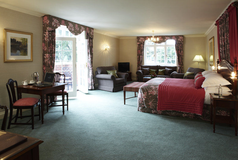 Luton Hoo Hotel, Golf And Spa Εξωτερικό φωτογραφία A suite at the hotel